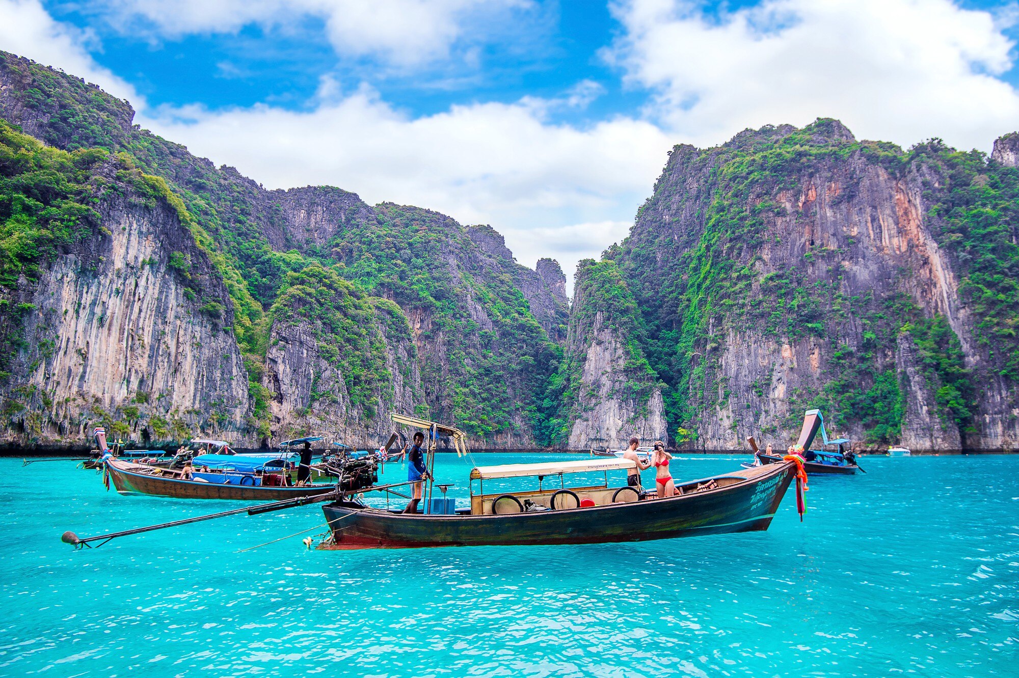 long-boat-tourist-maya-bay-phi-phi-island-photo-taken-december-1-2016-krabi-thailand_335224-896